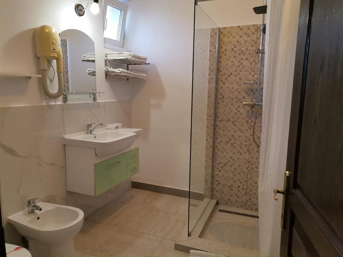 Motel Davios Targu Jiu Ngoại thất bức ảnh