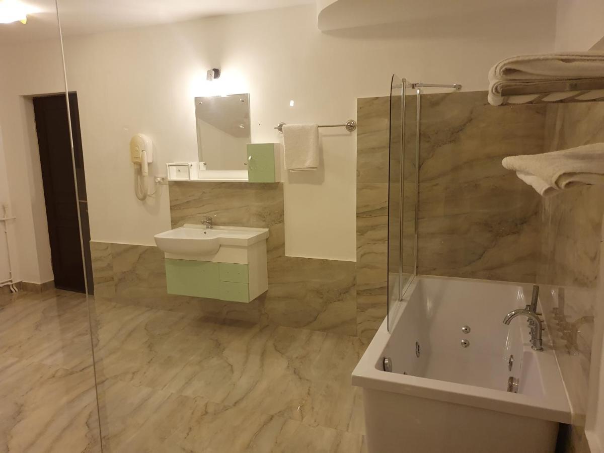 Motel Davios Targu Jiu Ngoại thất bức ảnh