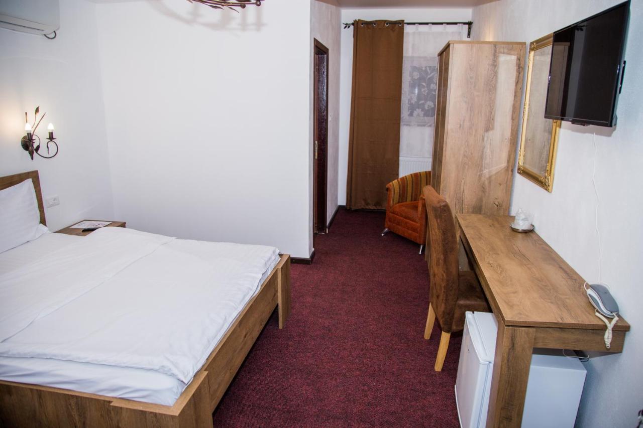 Motel Davios Targu Jiu Ngoại thất bức ảnh