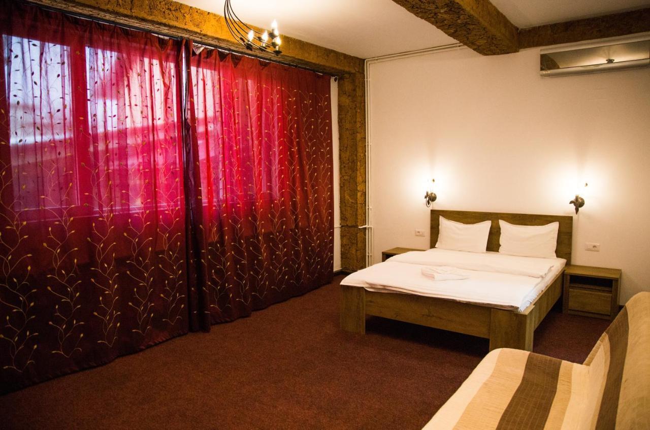 Motel Davios Targu Jiu Ngoại thất bức ảnh